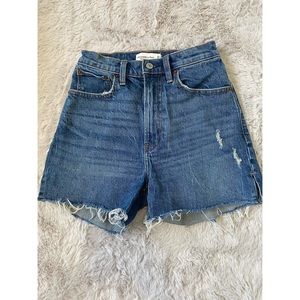 Abercrombie & Fitch- Curve Love/High Rise 4” Short